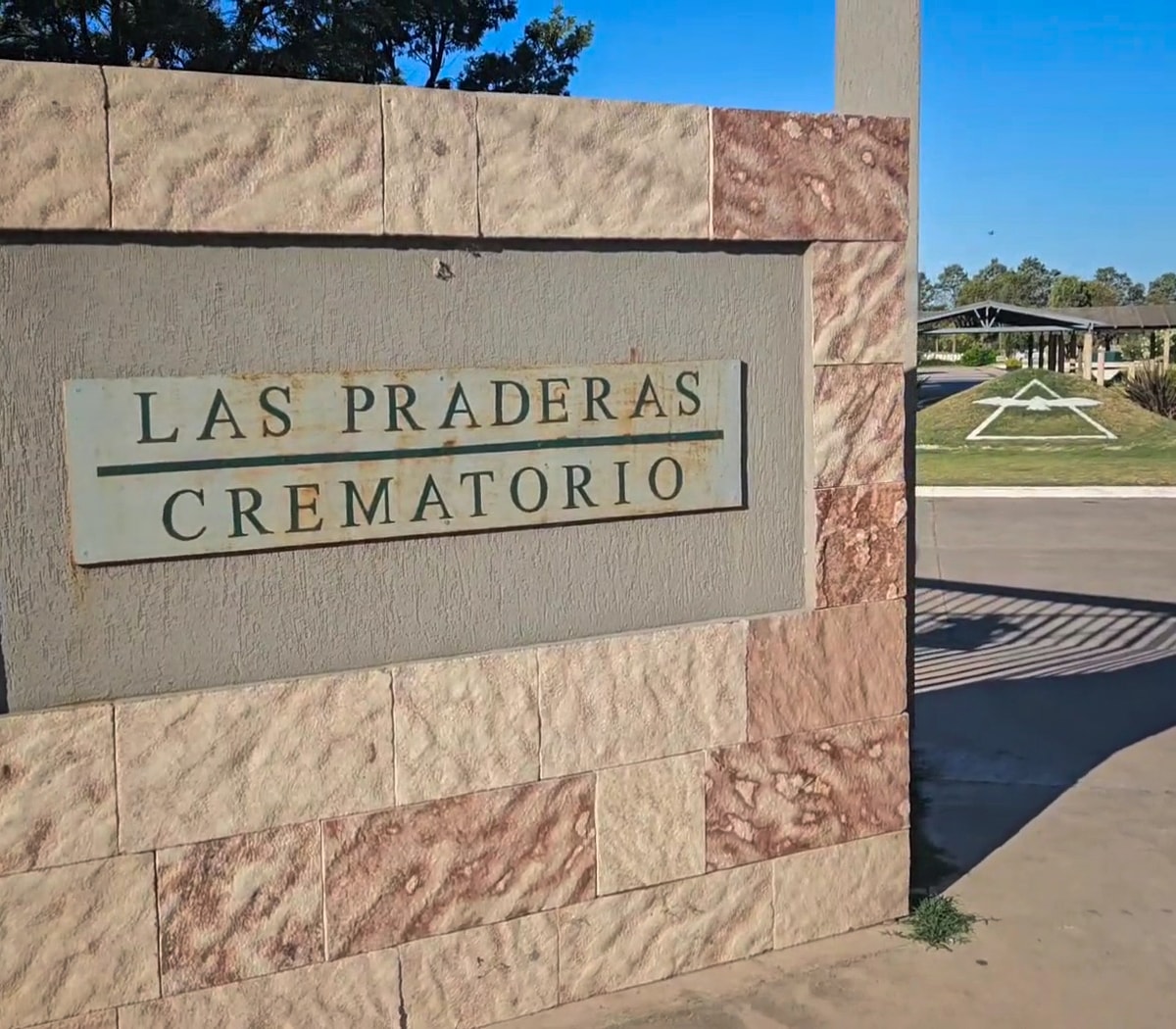 Cartel de entrada Las Praderas Crematorio