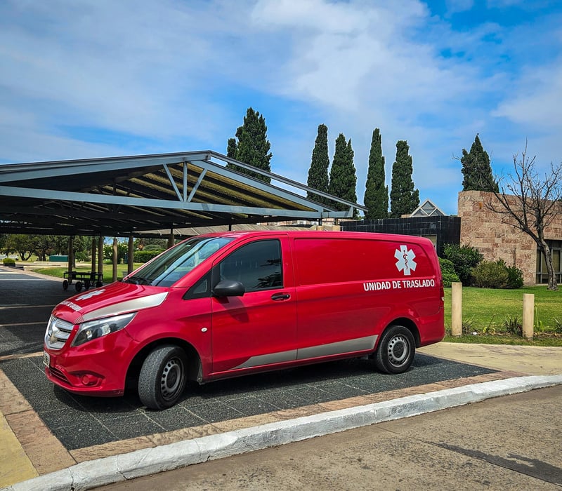 Costado del vehículo de traslados funerarios Despedida Simple